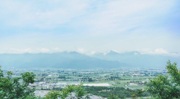 長野県の水処理・空調システムの設計施工からメンテナンスまでを手がける中信アスナの本社がある松本の景観