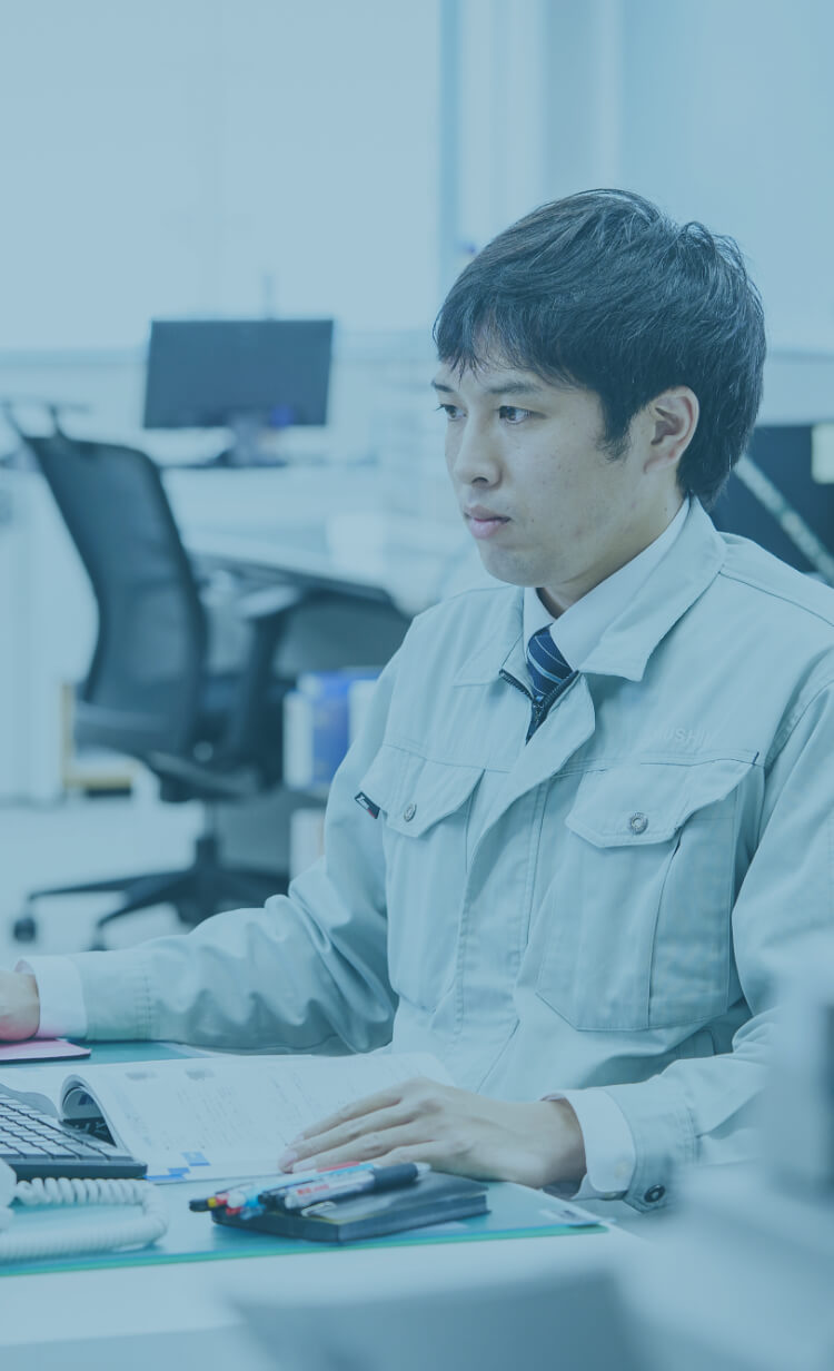 水処理システムの設計をしている中信アスナの社員