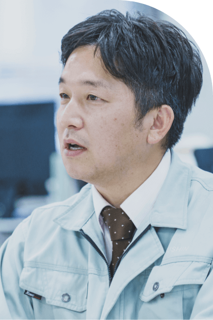 長野県の水と空気を守る中信アスナの社員が、これまでの仕事を振り返り話している様子